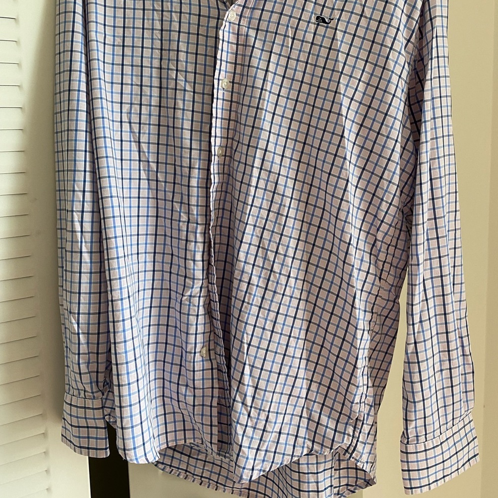Vineyard Vines long sleeve button down casual shirt. Size Large. Great condition